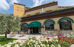 Outdoor dining - Al Fiore (Peschiera del Garda)