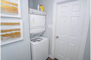 Interior - Remodeled Vintage Charm 1br/1ba Apt Close to DT (San Antonio)