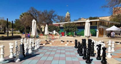 Remodeled Vintage Charm 1br/1ba Apt Close to DT