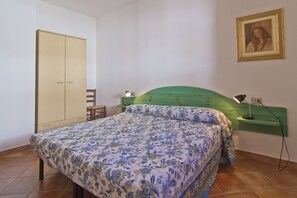2 Schlafzimmer, Bügeleisen/Bügelbrett