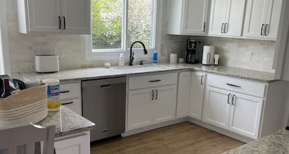 Newly Updated 5 Bedroom House in Quiet Neighborhood, End of Cul-de-sac location
