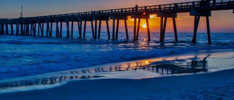 بالقرب من الشاطئ