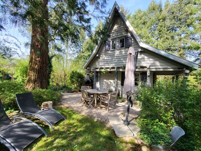 "La Demoiselle" self catering in a private park comfortable for 2 persons 