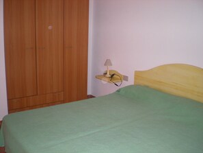 1 Schlafzimmer, Bügeleisen/Bügelbrett