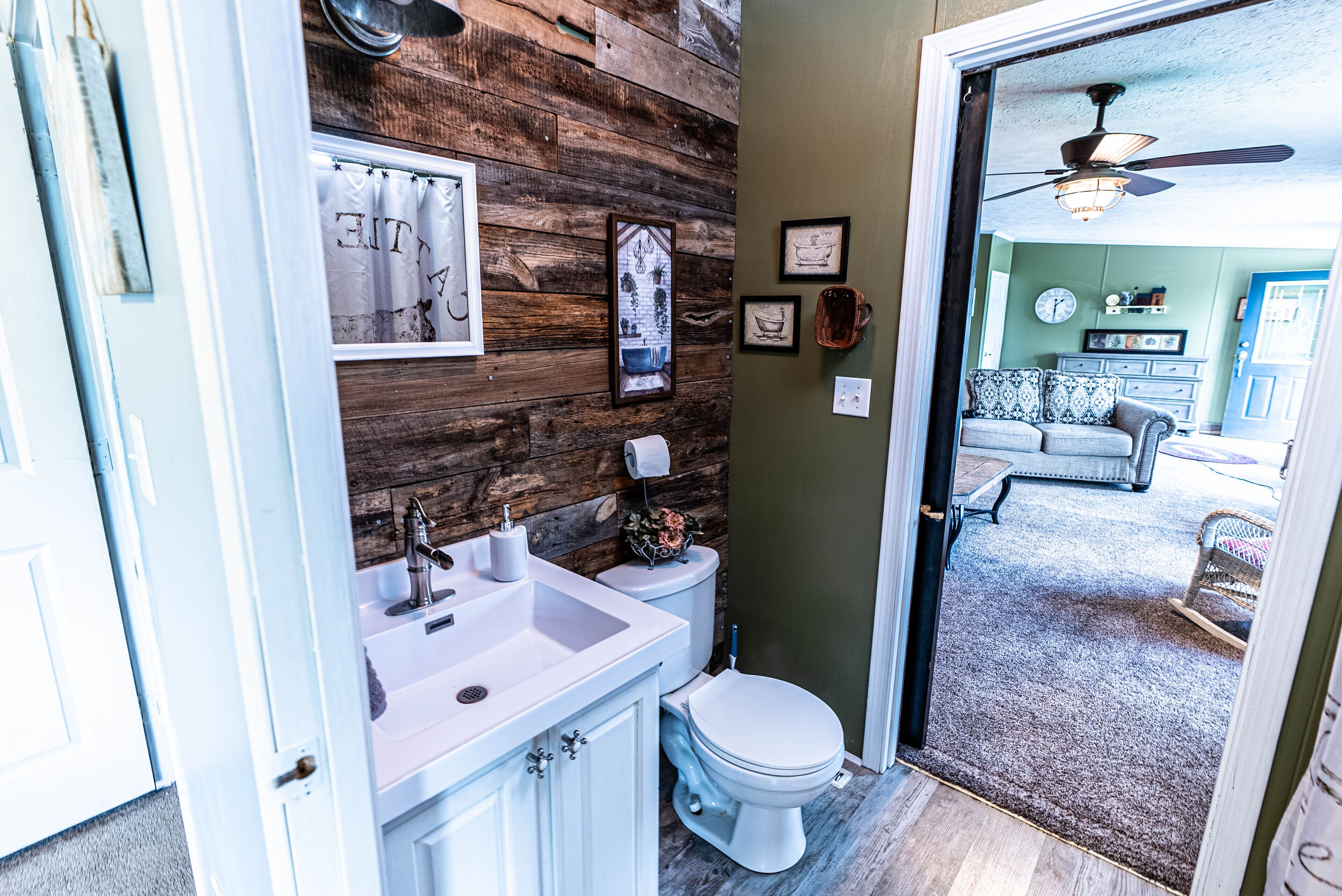 Combined shower/bathtub, towels, soap, toilet paper