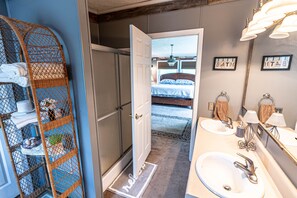5 bedrooms, iron/ironing board, free WiFi, bed sheets - Quiet and secluded country escape (Ashley)