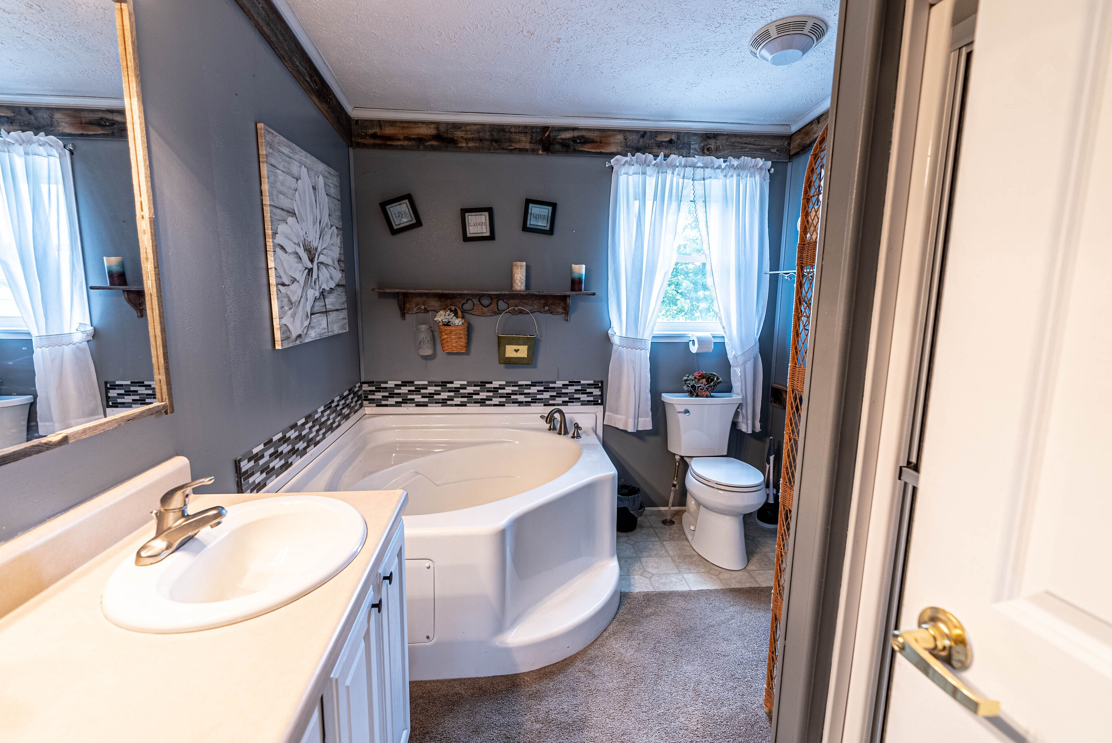 Combined shower/bathtub, towels, soap, toilet paper