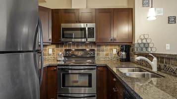 冰箱、微波炉、烤箱、炉灶