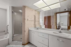 Bathtub, hair dryer - Gorgeous Fairway Facing Estate with Pool in the Dunes Golf and Country Club (Sanibel)