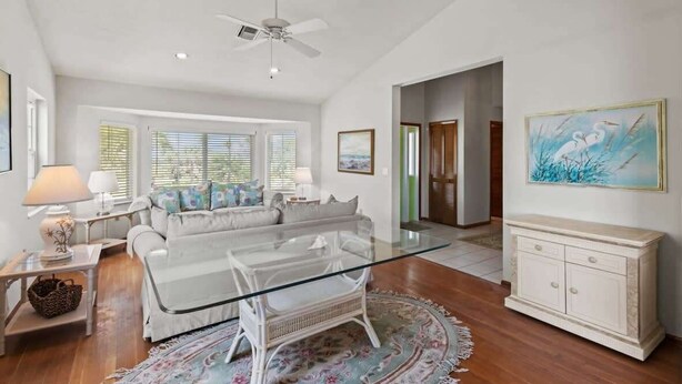 Living area - Gorgeous Fairway Facing Estate with Pool in the Dunes Golf and Country Club (Sanibel)