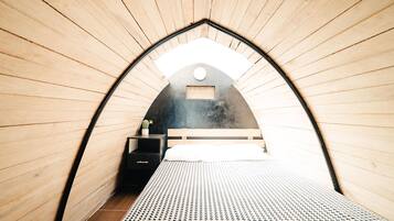 واي فاي مجانًا وملاءات أسرّة