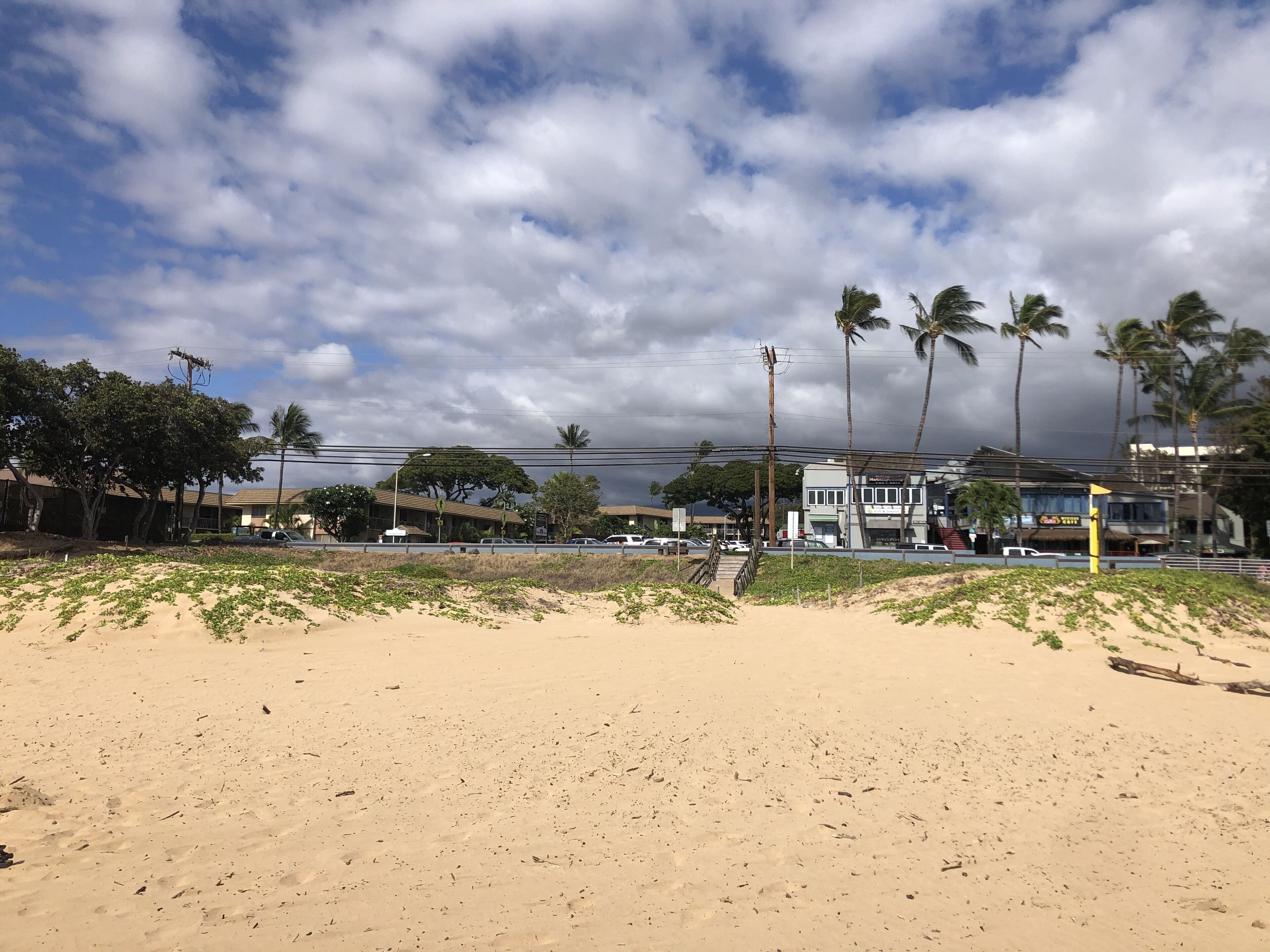 Beach nearby, sun loungers, beach towels