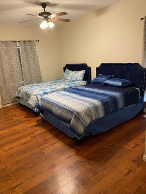 2 bedrooms, iron/ironing board, free WiFi, bed sheets