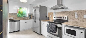 Mr Purple House | Pool+Hot Tub | Little Havana