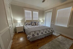 4 habitaciones, escritorio, tabla de planchar con plancha y wifi gratis 
