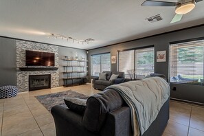 Smart TV, fireplace - Moore House ~ Downtown Gilbert w/ Pool & Yard Games (Gilbert)