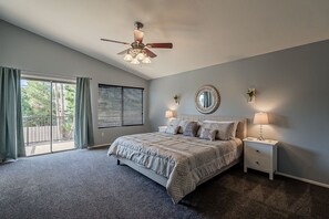 3 bedrooms, desk, iron/ironing board, free WiFi - Moore House ~ Downtown Gilbert w/ Pool & Yard Games (Gilbert)