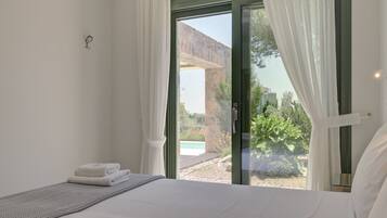 Family Villa | 3 bedrooms, in-room safe, individually decorated, individually furnished