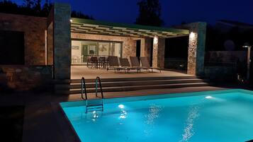 Fachada del alojamiento - Noche