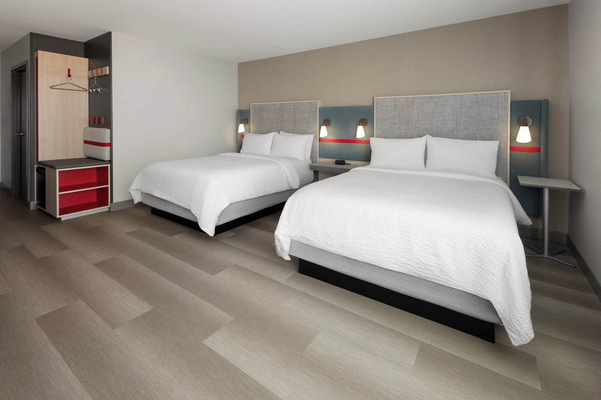 Standard Room, 2 Queen Beds, Accessible Bathtub (Mobility)