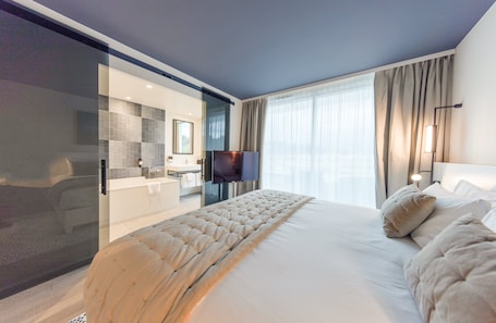 Premium Room, 1 King Bed, Pool Access | Minibar, in-room safe, laptop workspace, soundproofing. Hotel Indigo Cagnes-sur-Mer by IHG