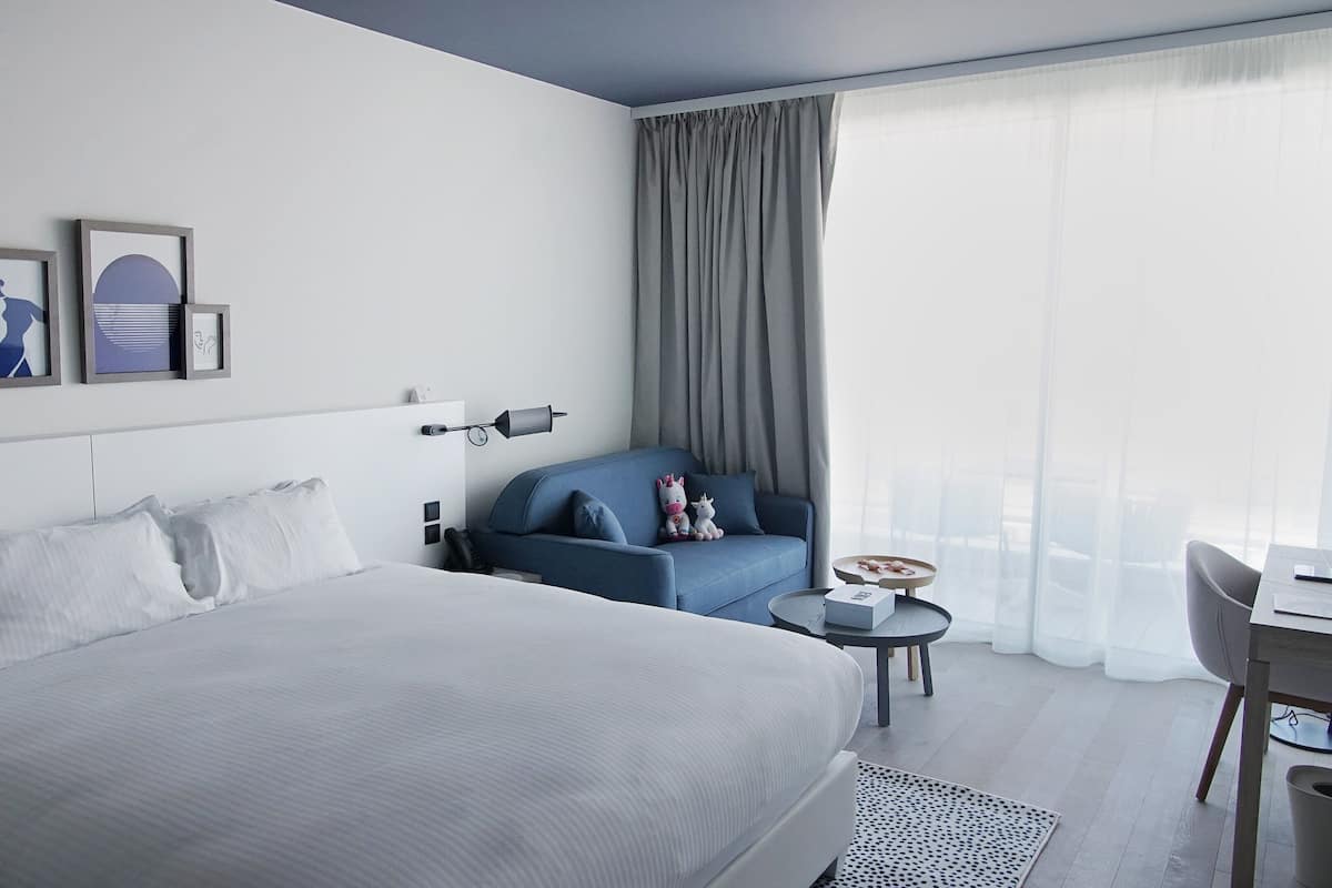 Minibar, in-room safe, laptop workspace, soundproofing