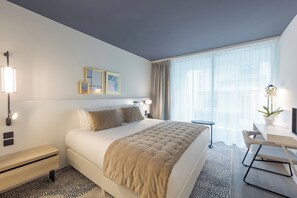 Minibar i caixa forta a l'habitació 