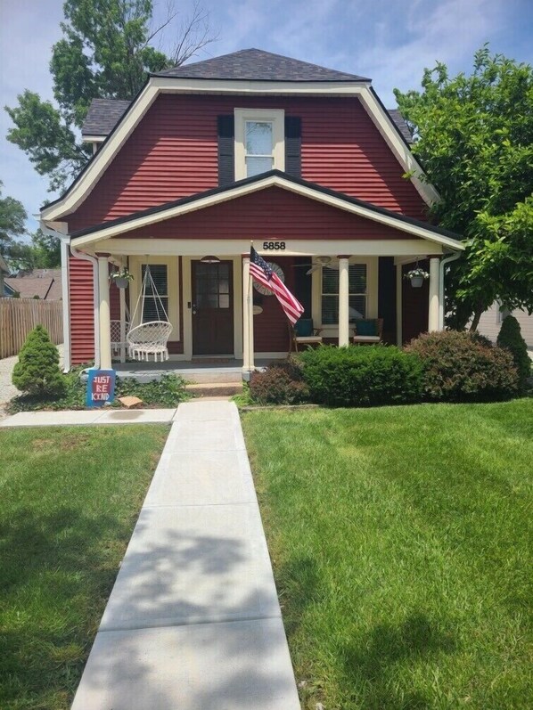 Exterior - Cozy 3 bedroom home in the heart of Irvington (Indianapolis)