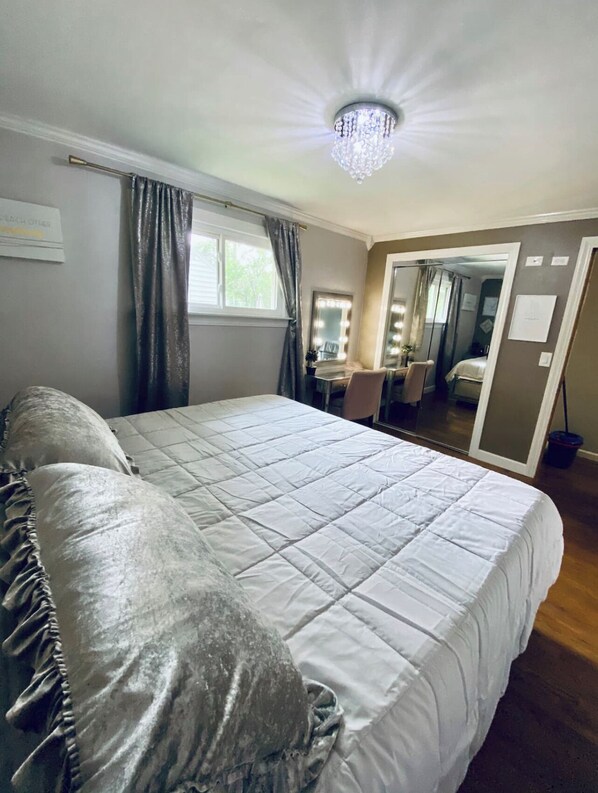 3 chambres, bureau, lit de bébé portatif, accès au Wi-Fi (inclus)