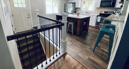 Family fun House - large fenced in backyard, Theater, Bean bag Lounge