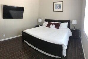 2 chambres, coffres-forts dans les chambres, fer et planche à repasser