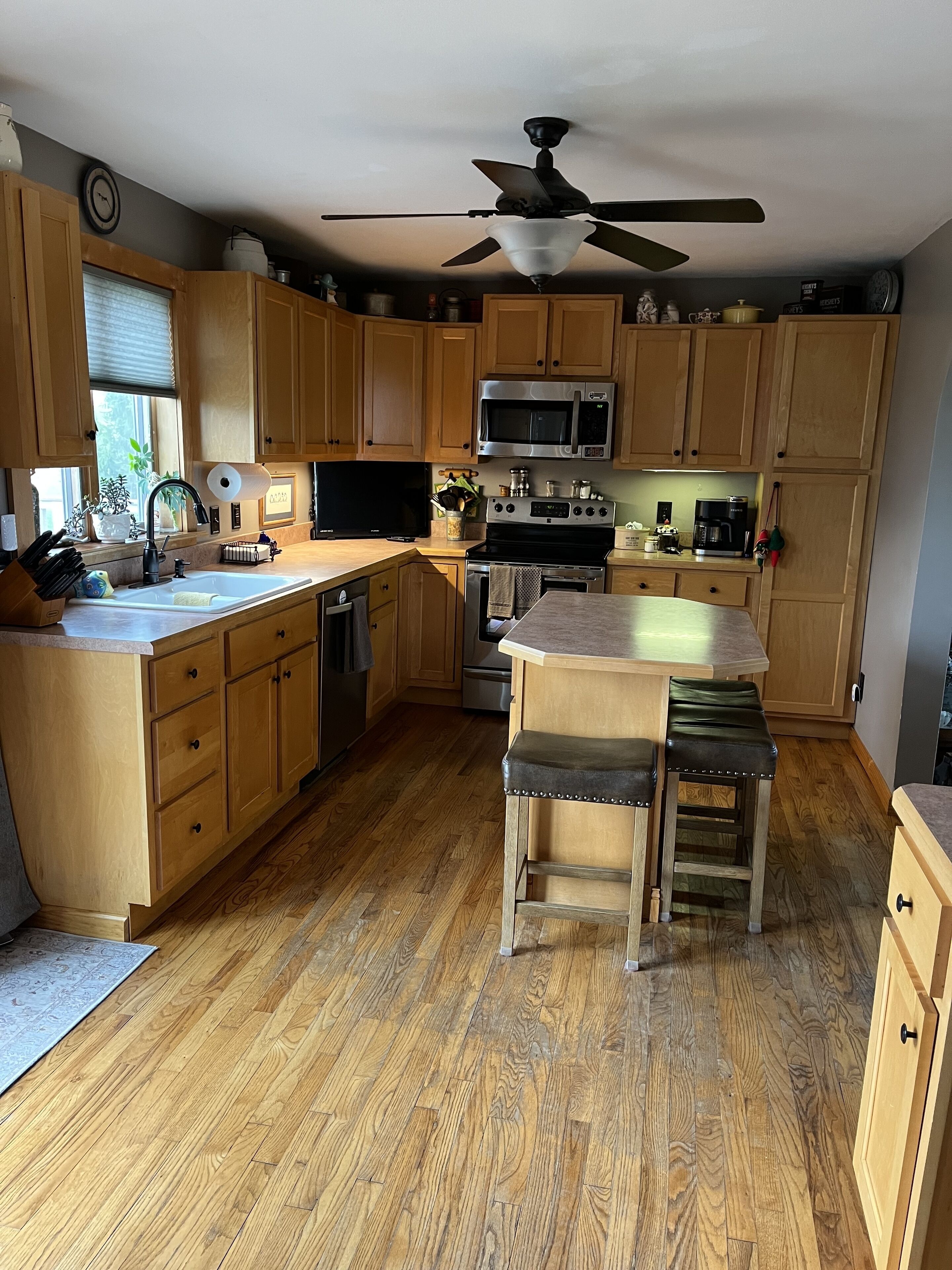 Frigorifero, microonde, forno, piano cottura