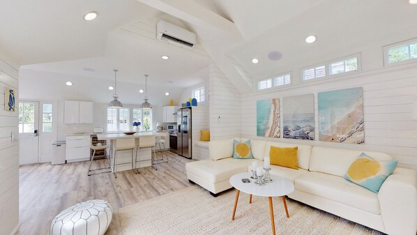 Smart-TV, Kamin, Stereoanlage, Arbeitsbereiche