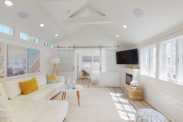 Smart-TV, peis, stereoanlegg og kontorer