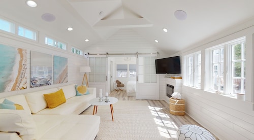 Swedish Blue and Yellow house new 2021!  Just over a block to harbor and Main St