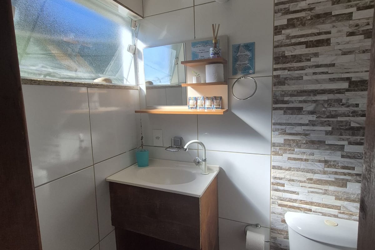 Standard Quadruple Room | Bathroom