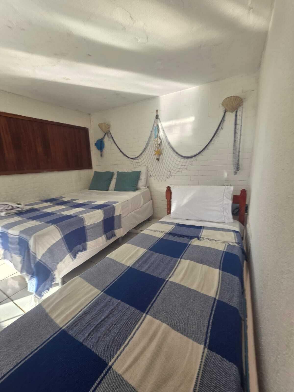 Quarto triplo clássico | Individualmente decorados, ferros/tábuas de passar roupa