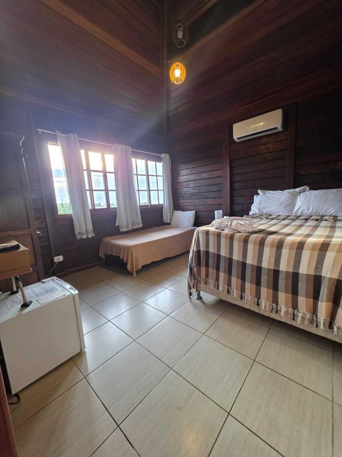 Quarto família, 2 quartos, vista para a praia | Individualmente decorados, ferros/tábuas de passar roupa