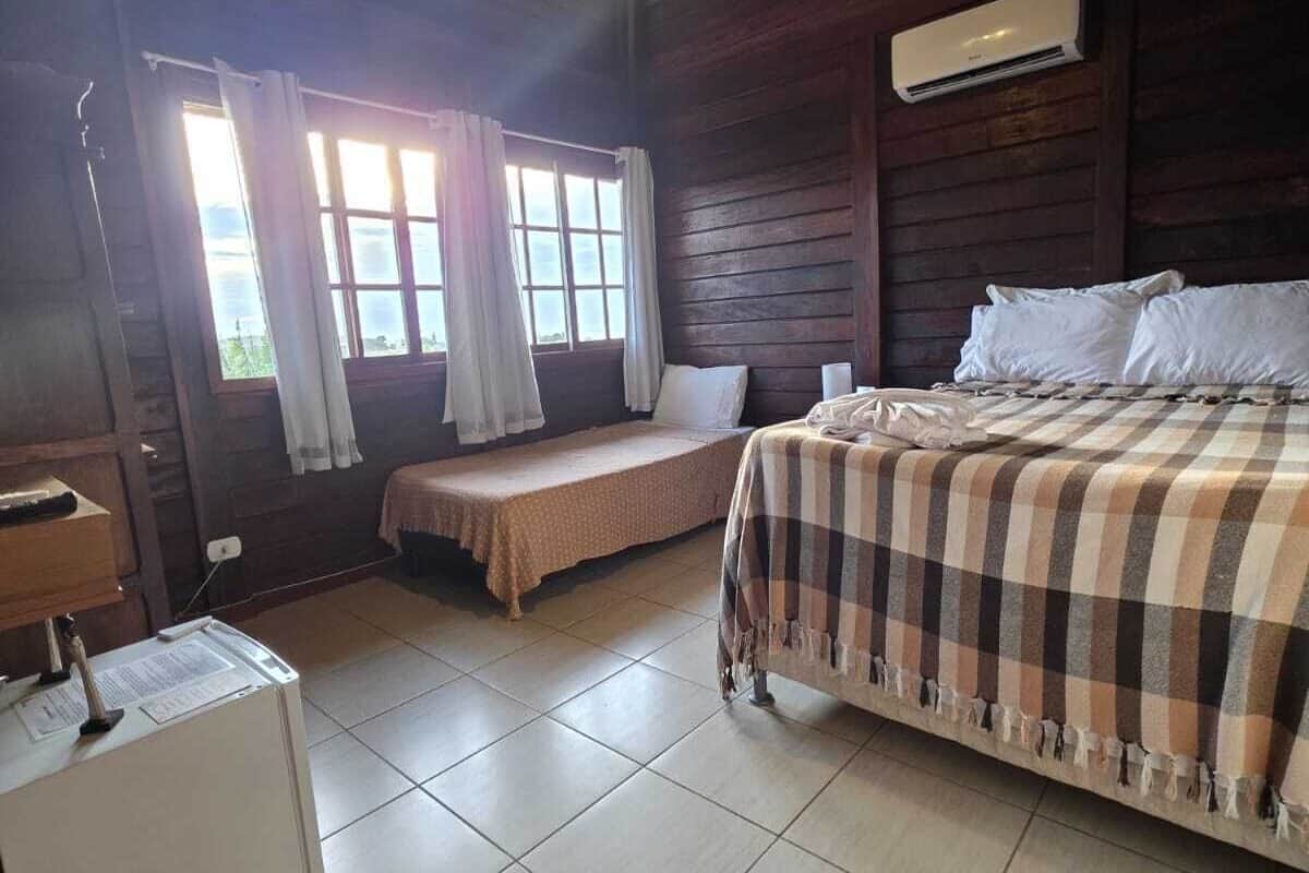 Quarto família, 2 quartos, vista para a praia | Individualmente decorados, ferros/tábuas de passar roupa
