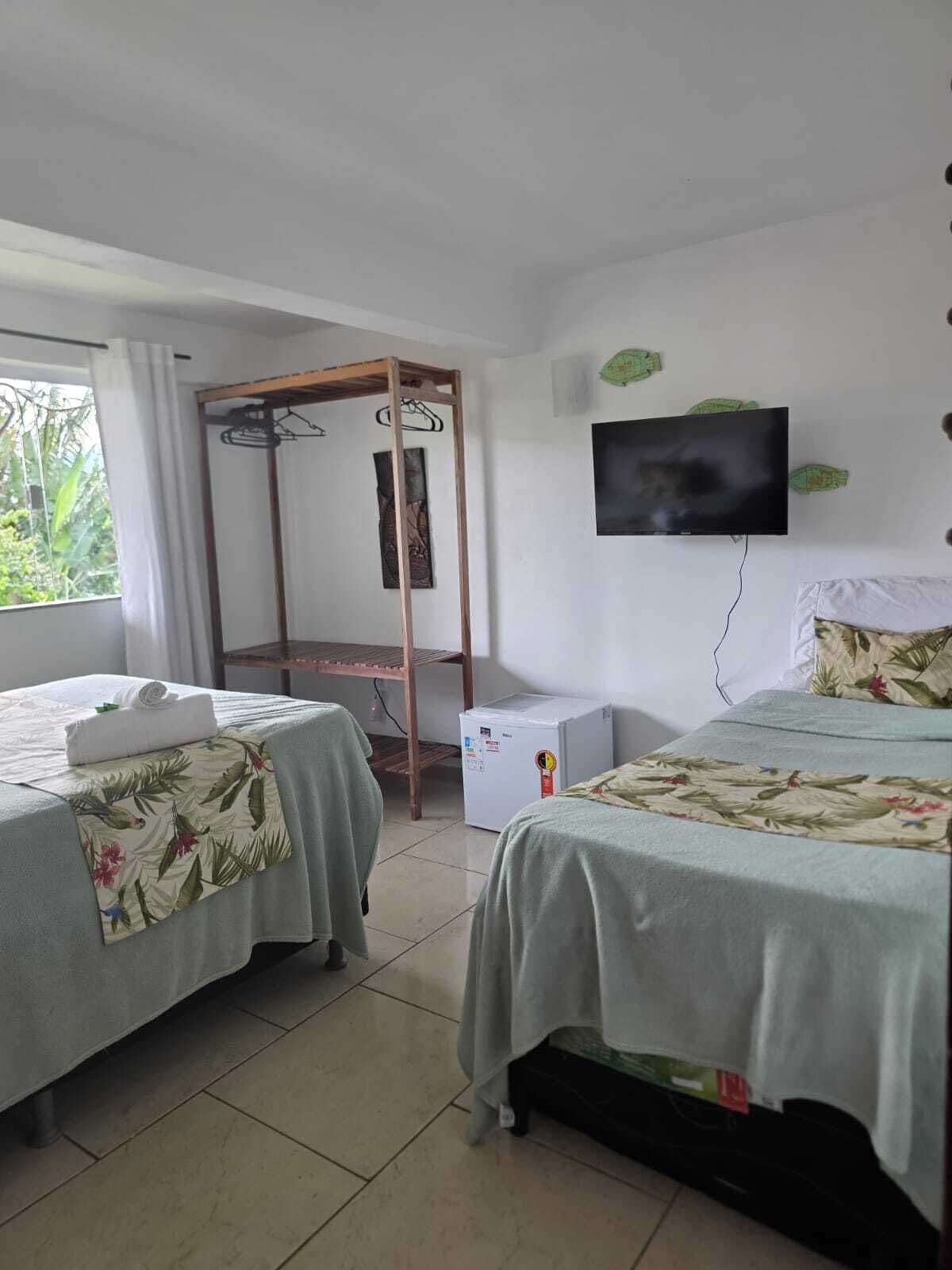 Quarto triplo standard | Individualmente decorados, ferros/tábuas de passar roupa