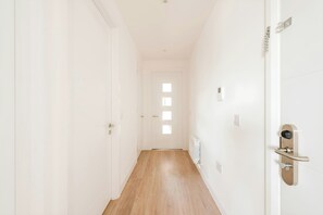 อพาร์ทเมนท์, 1 ห้องนอน | 1 ห้องนอน, ตกแต่งพิเศษโดยเฉพาะ, เตารีด/โต๊ะรีดผ้า