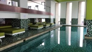 Piscina interna, piscina aquecida