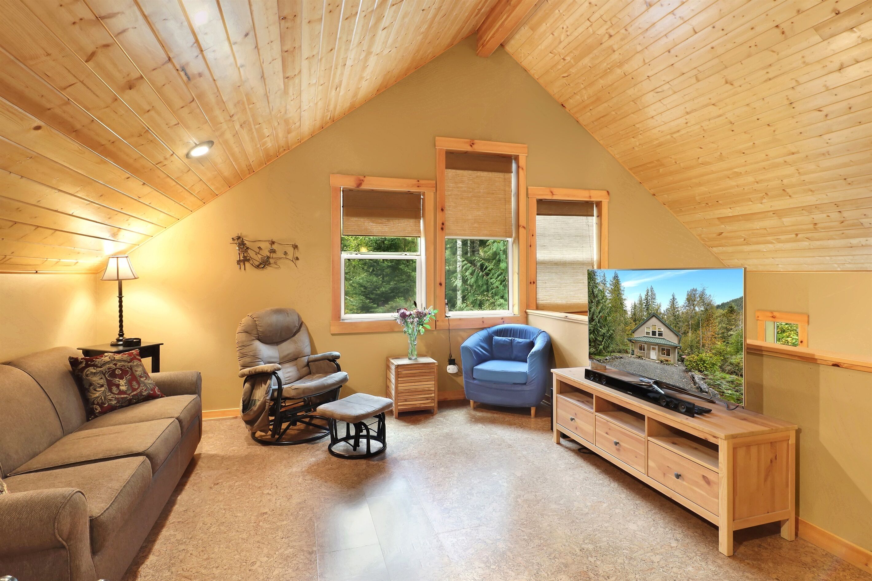 Smart TV, fireplace, DVD player, table football