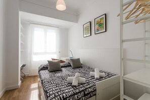 3 عدّة غرف نوم ومكواة/لوح كي وواي فاي مجانًا وملاءات أسرّة