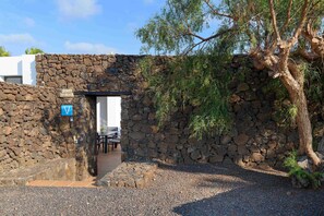 Outdoor dining - Villa Marisol, Heated Pool in Los Mojones (Puerto del Carmen)