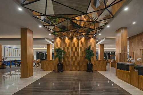 Pollos Hotel & Gallery Rembang