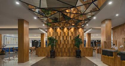 Pollos Hotel & Gallery Rembang