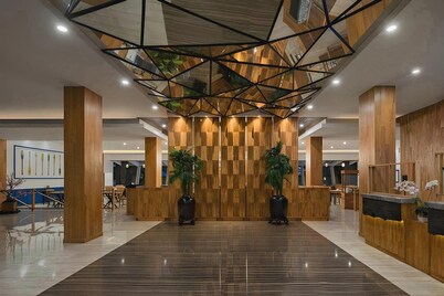 Pollos Hotel & Gallery Rembang