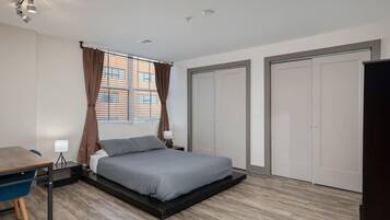 2 bedrooms, desk, iron/ironing board, WiFi