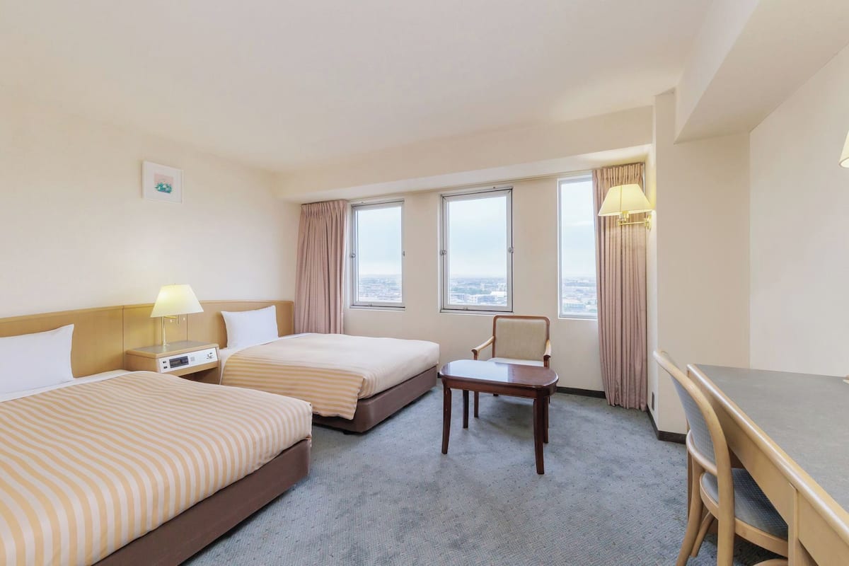 Desk, free WiFi, bed sheets